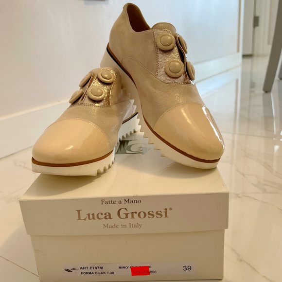 ITALIAN Sparkly Beige Silver Leather
Suede Hardwear Shoe Size 39 - Picture 3 of 16